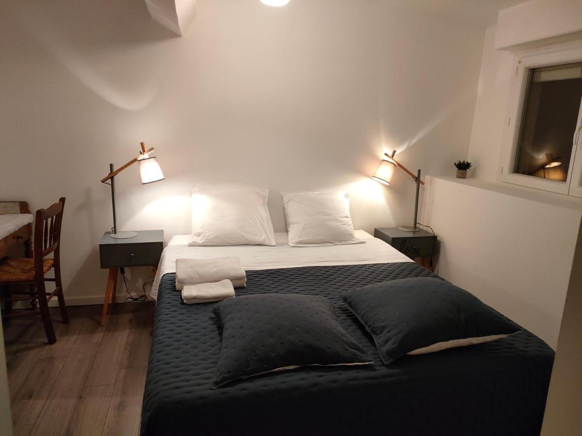 3 Rooms, 2 Bathrooms, In A Villa. Lightfull, Quiet And Charm