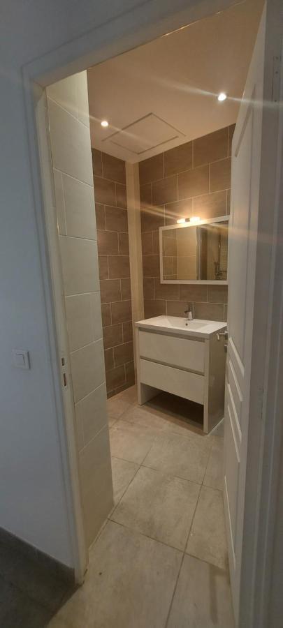 Apartment 2 *