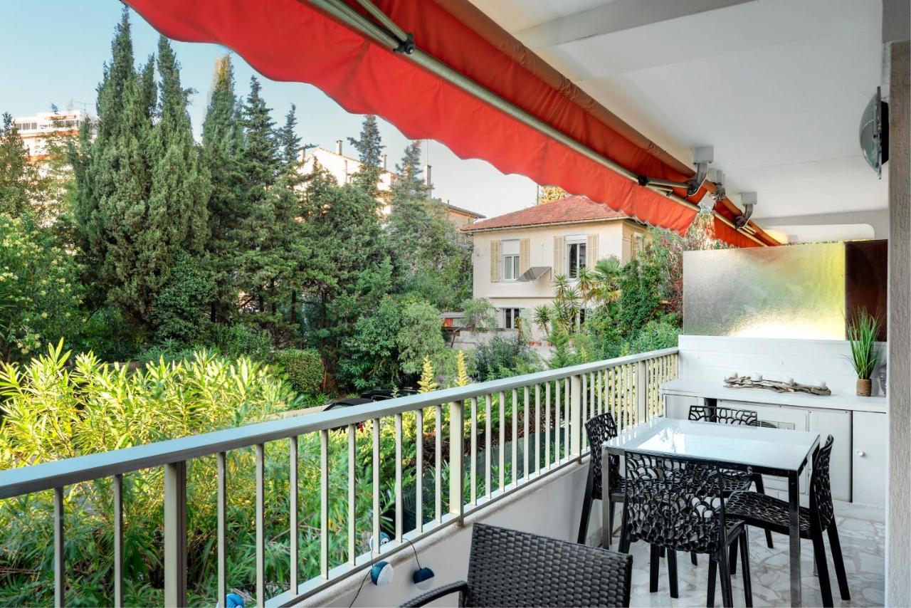 2 Pieces Au Calme Proche Martinez Avec Parking Prive Cannes