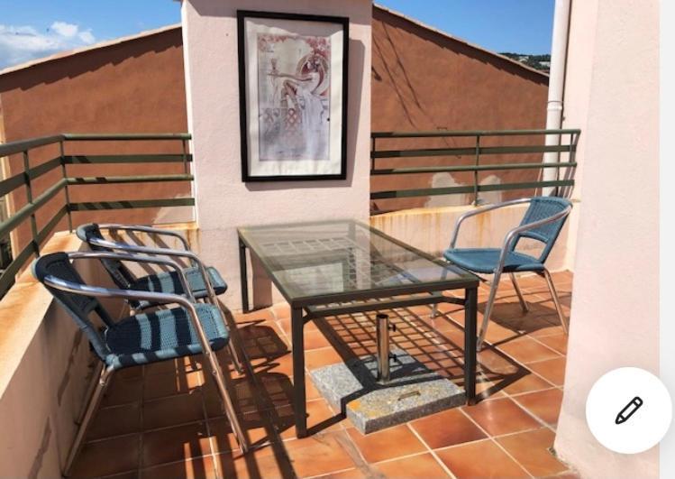 2 Pieces 2 Terrasses 100 M Croisette Tres Clair.