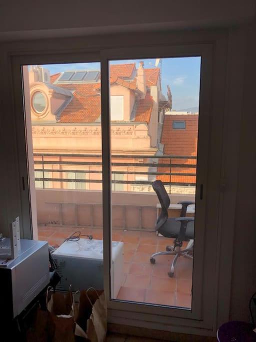 2 Pieces 2 Terrasses 100 M Croisette Tres Clair. * Cannes