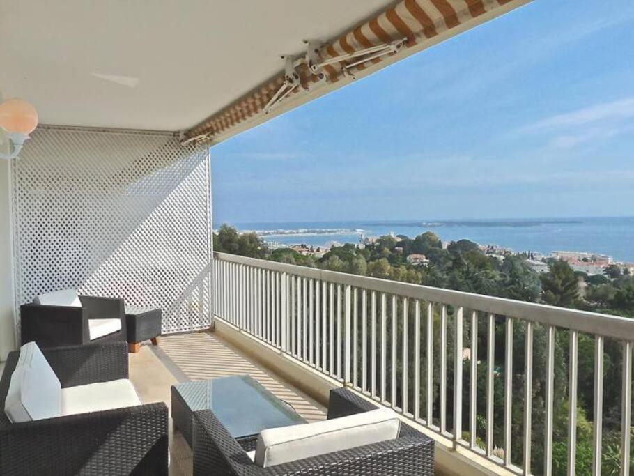 Large, Light And Modern 2 Bedroomed In With Sea Views, Pool And Lovely Terrace - 1503