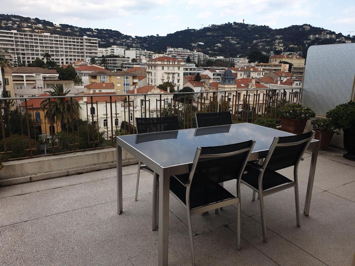 Satellite * Cannes