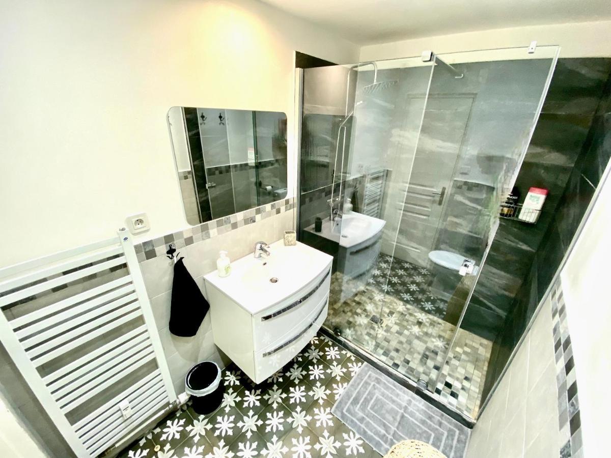 Rue Lacour By Scls Locations Cannes