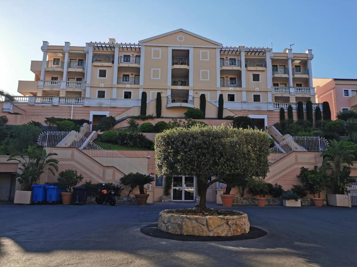 Renove, Piscine A Debordement, Vue Appartement *