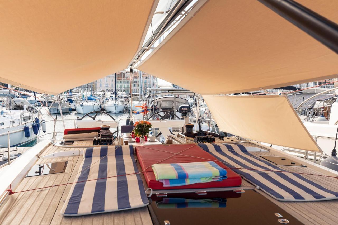 Voilier Luxe Face Au Palais * Cannes