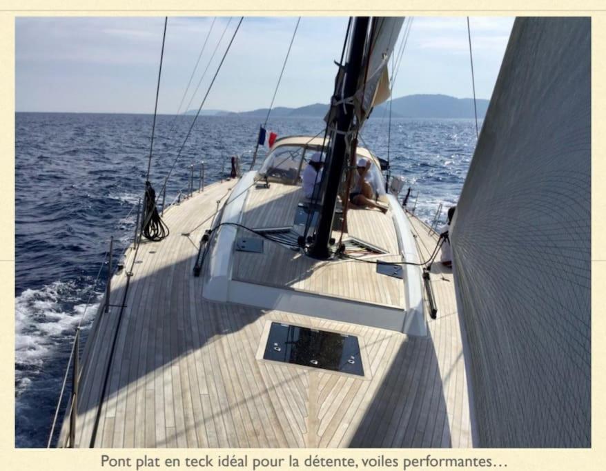 Voilier Luxe Face Au Palais Botel Cannes