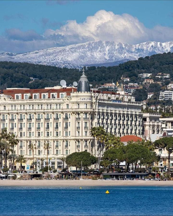 Sleep In Between Sea And Mountains Cannes