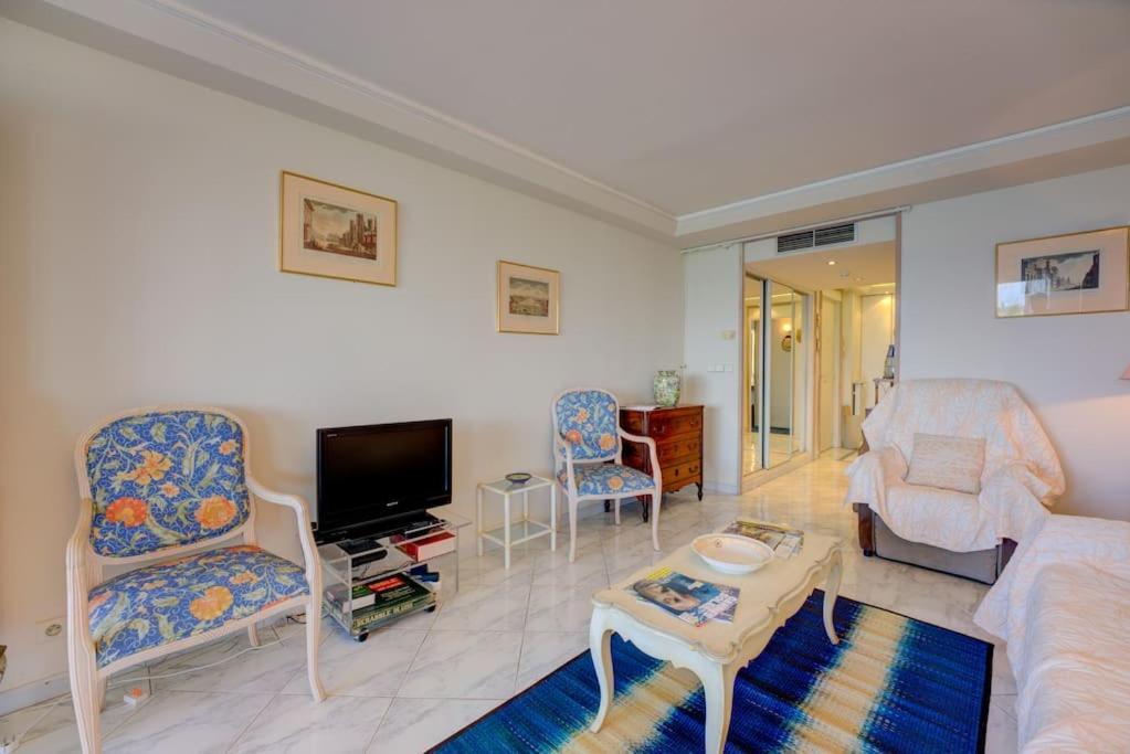 Apartment New Listing - Amazing Views, 1-bed Cannes