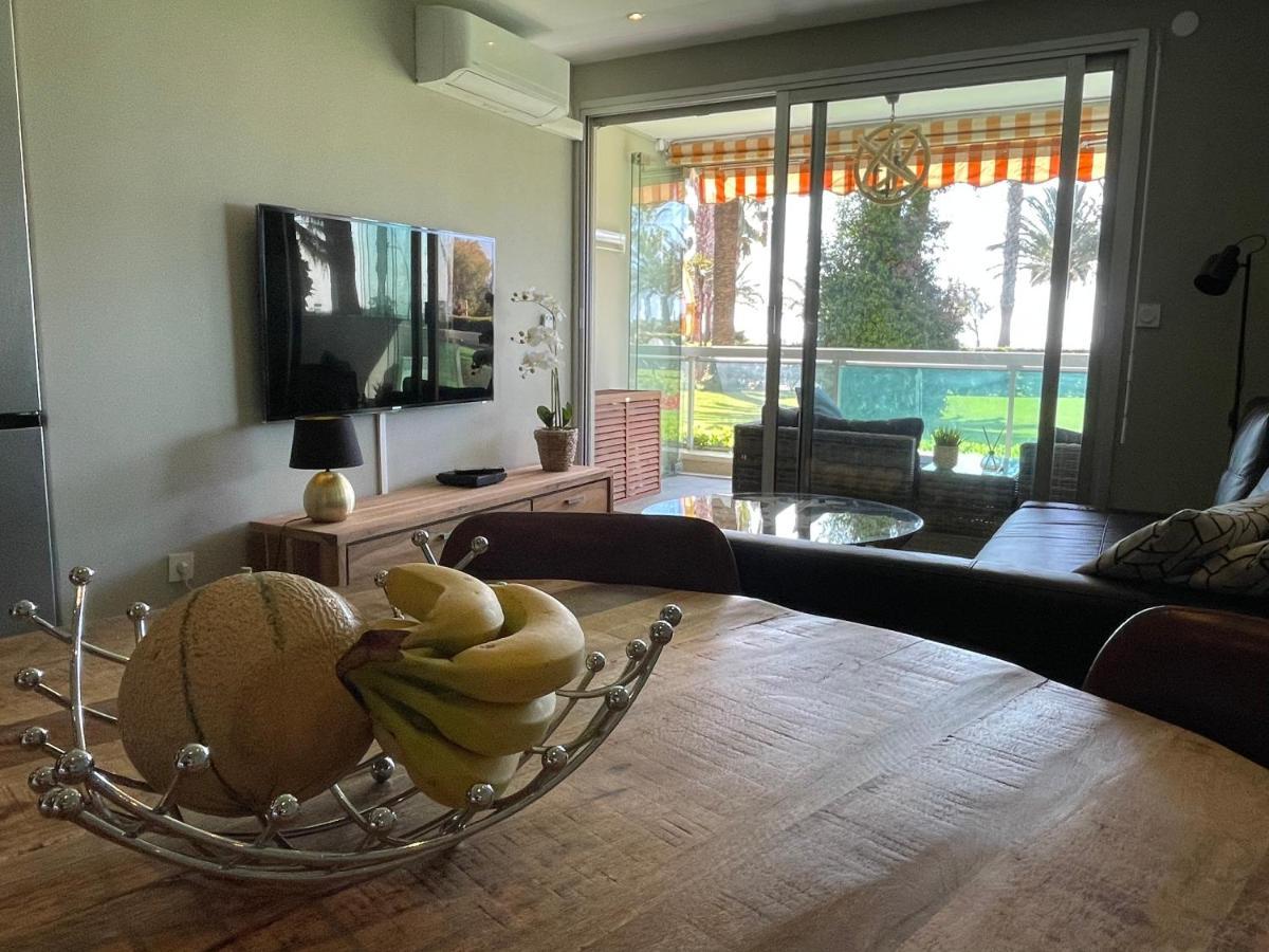 Apartment 4-star Beachfront Appartment- Sea View