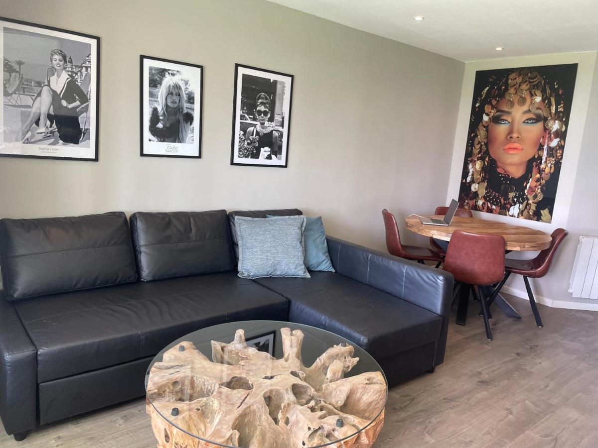 4-star Beachfront Appartment- Sea View * Cannes