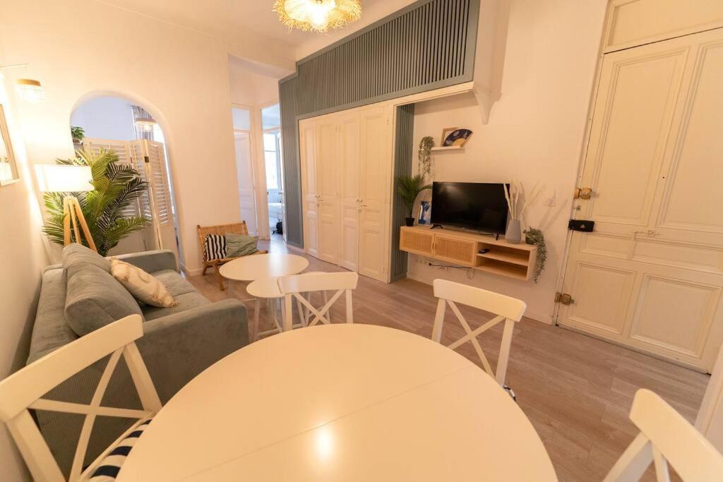 Magnifique 3 Pieces, Centre Apartment *