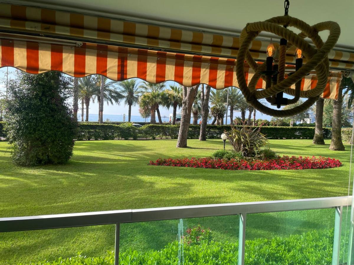 Apartment 4-star Beachfront Appartment- Sea View Cannes