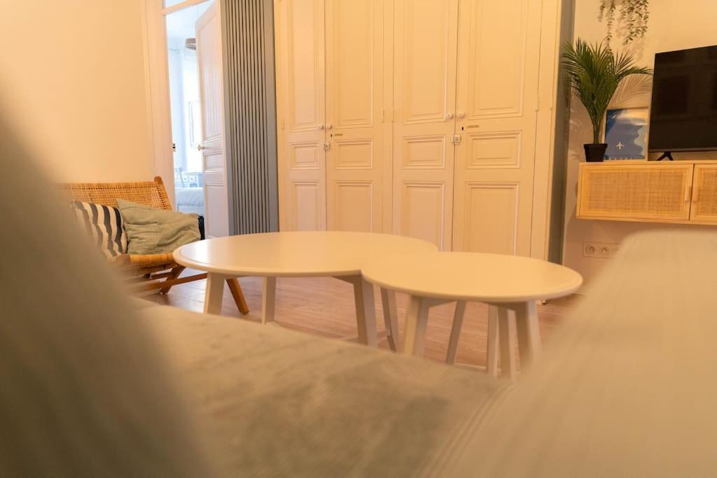 Magnifique 3 Pieces, Centre Apartment *