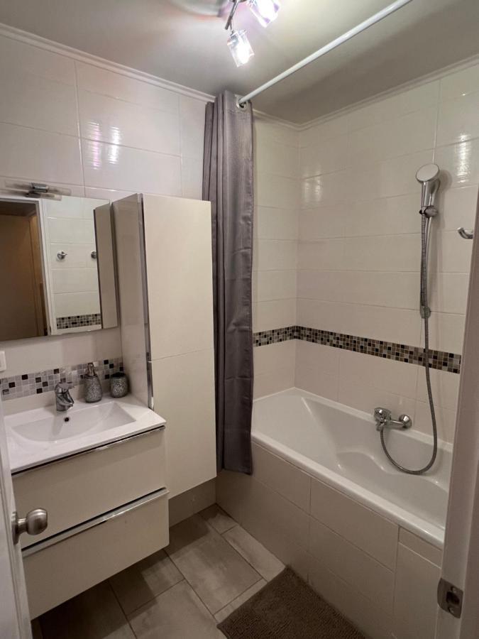 Les Arenes - Centre, 2 Pieces Recemment Renove De 45 M2 Avec Sa Terrasse De 10 M2