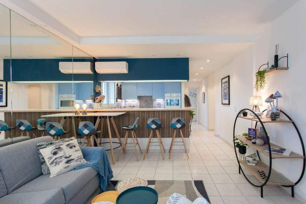 Apartment C10 2 Henri Iv Close To Film Festival/balcony-ac