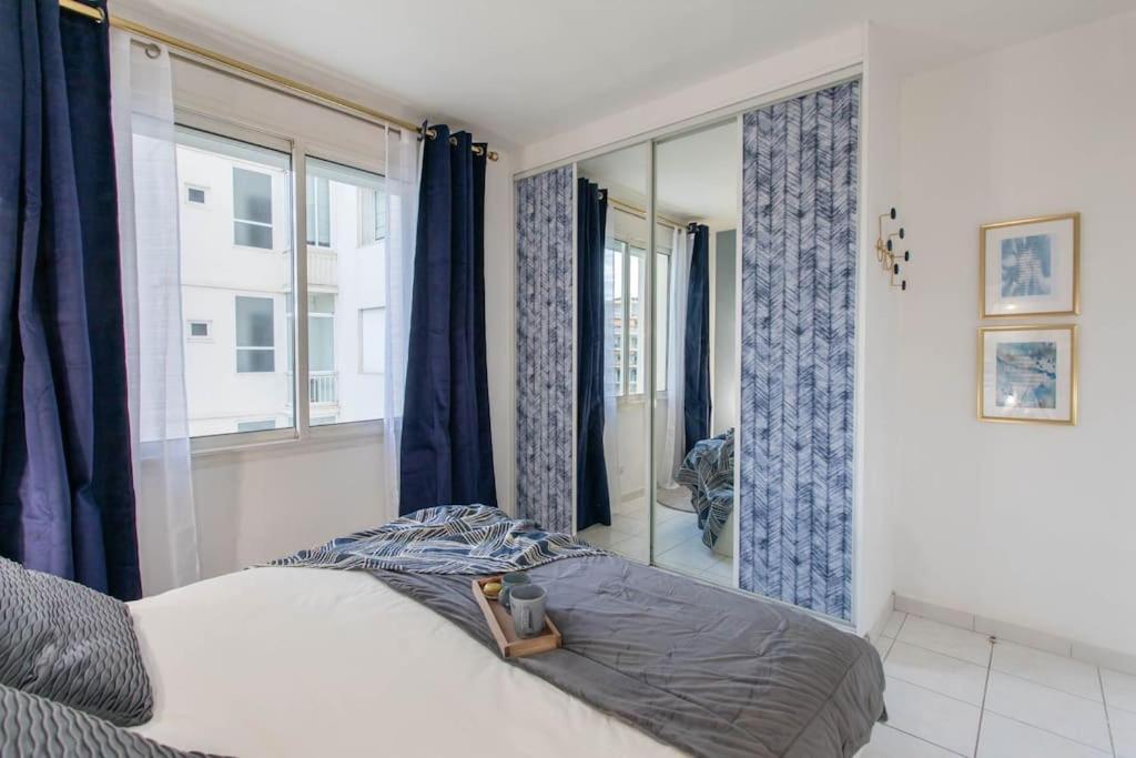 Apartment C10 2 Henri Iv Close To Film Festival/balcony-ac *