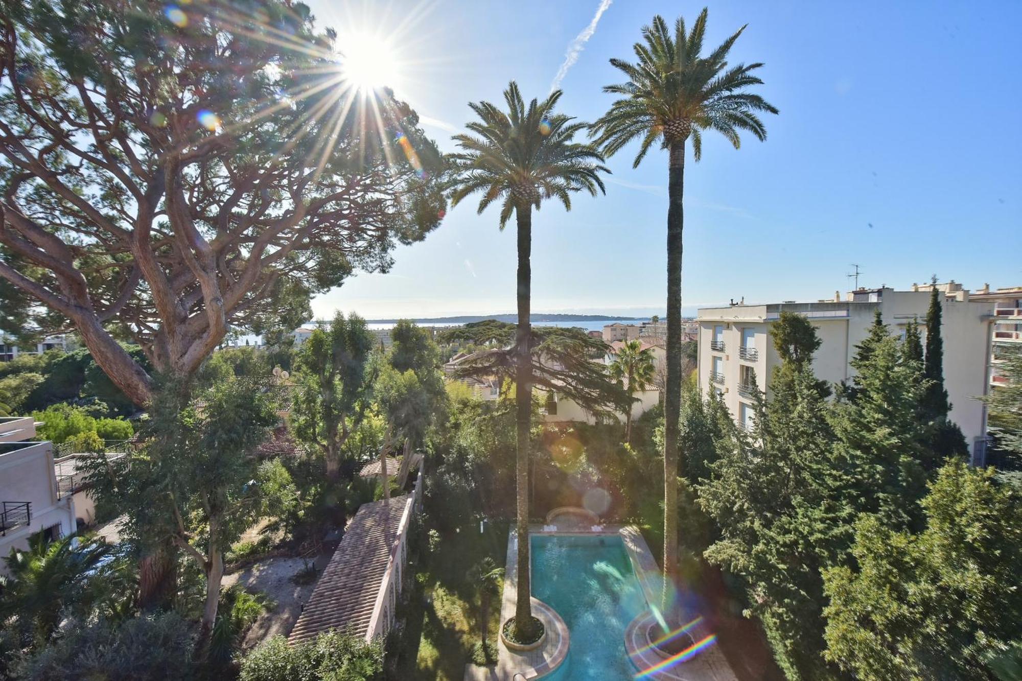 3-br Sea View Swimming Pool Apartment