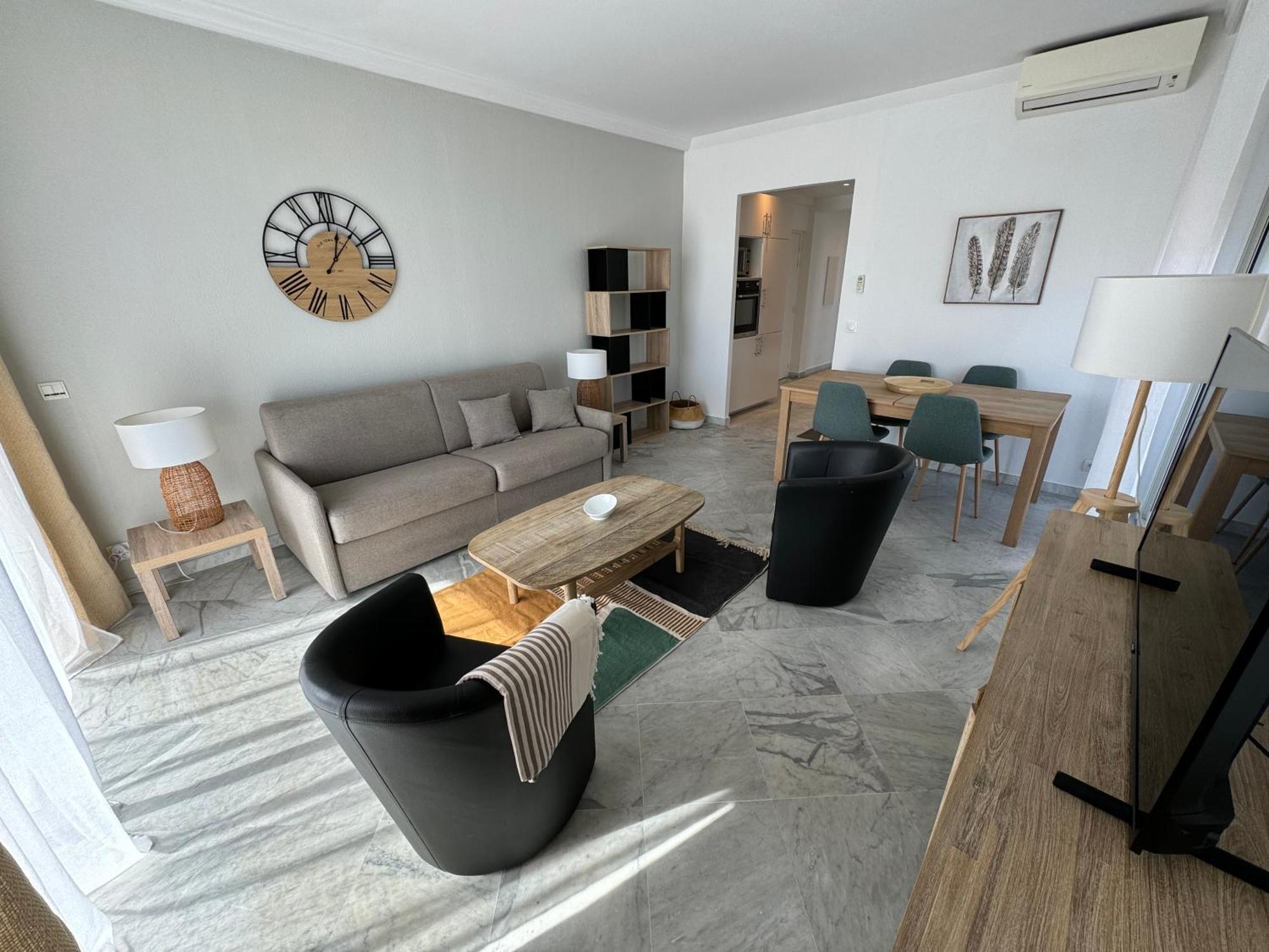 Esperance Apartment *