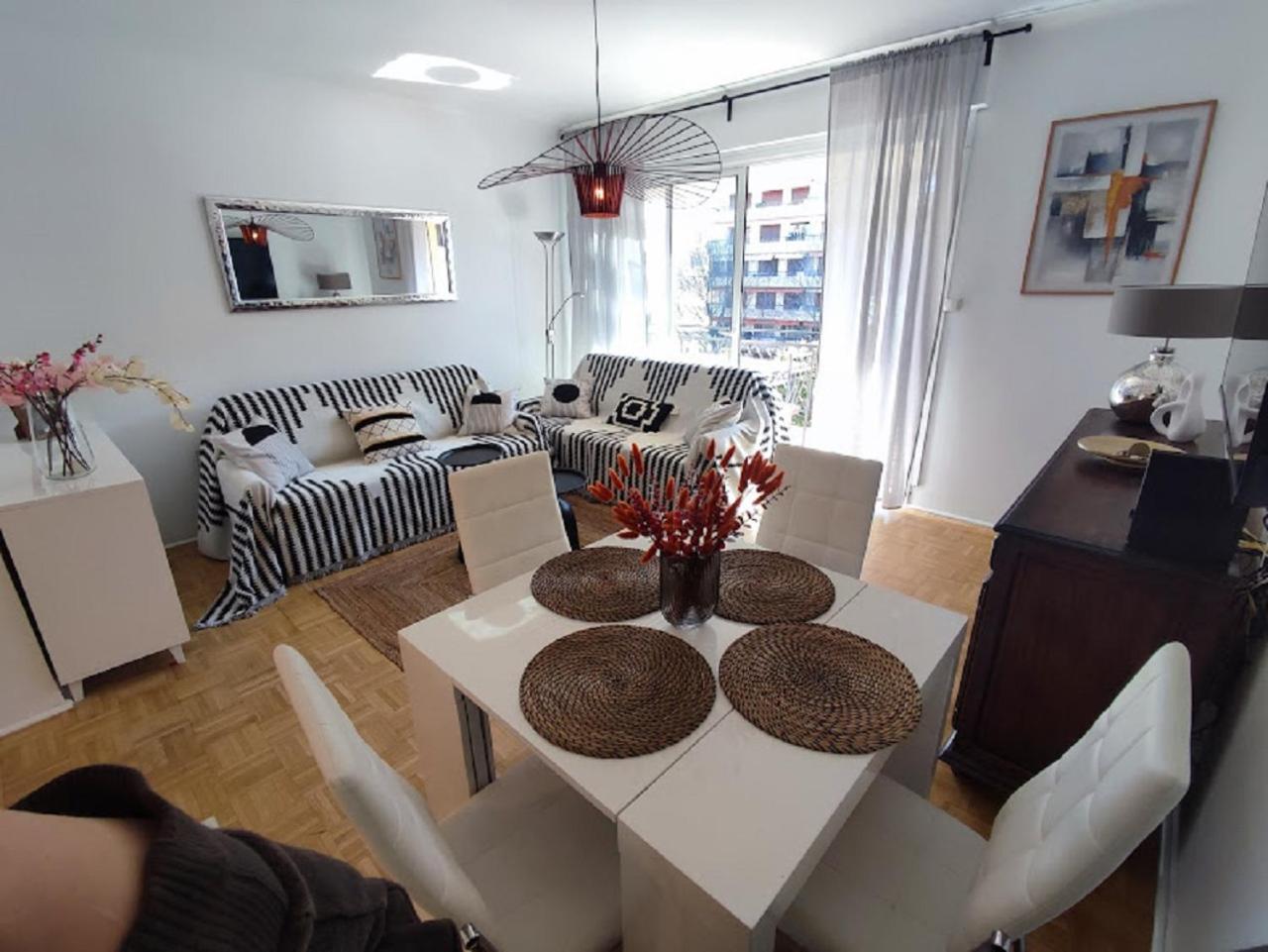 Cosy Vertigo Behind The Martinez Appartement
