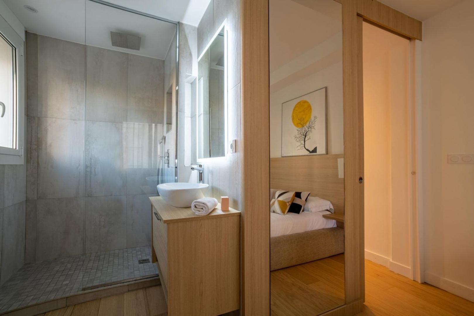 C3 - 1 Bdr Blvd Croisette Henri Iv - Ac & Balcony * Cannes