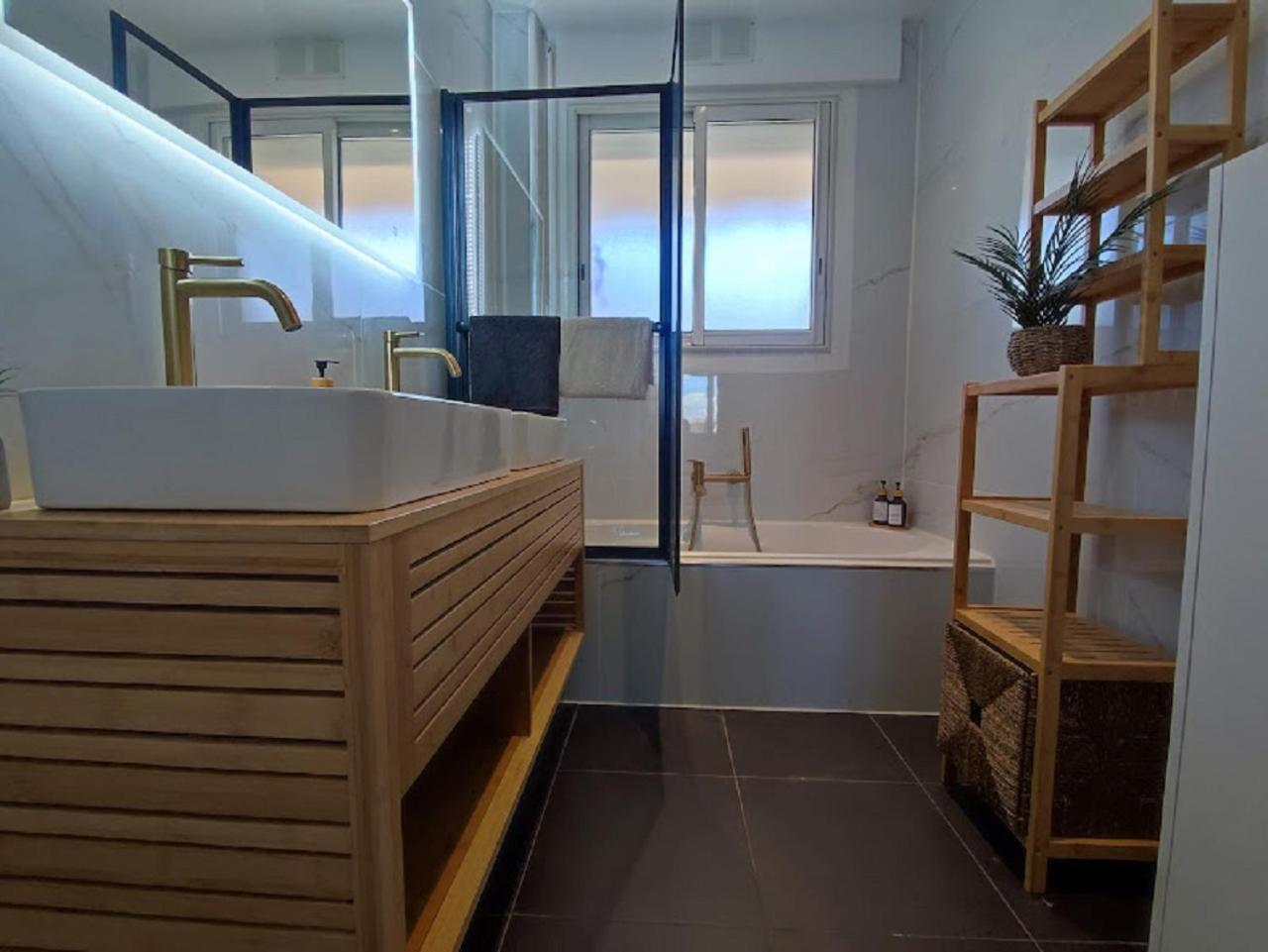 Cosy Vertigo Behind The Martinez Cannes