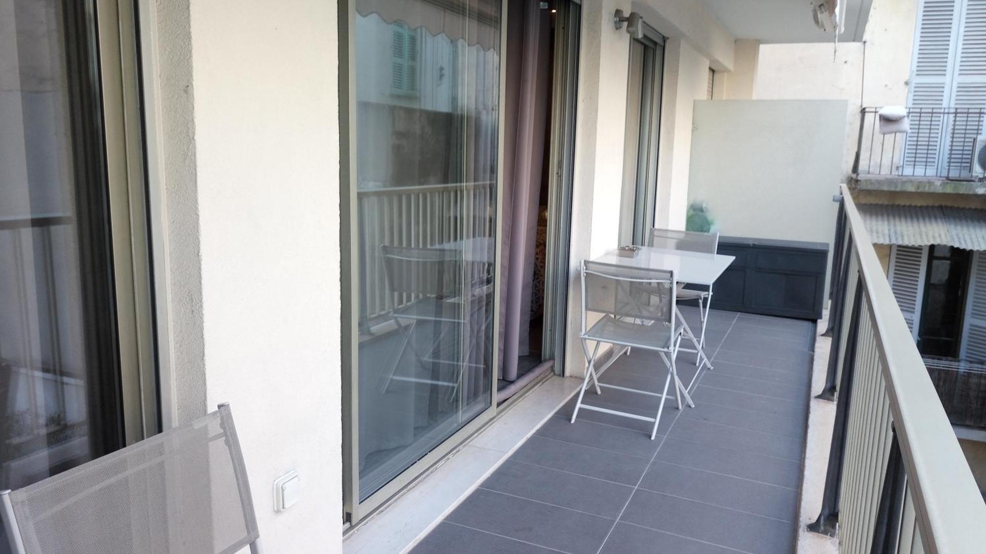 Apartment Elegant F2 With Comforts In Center Of Cannes