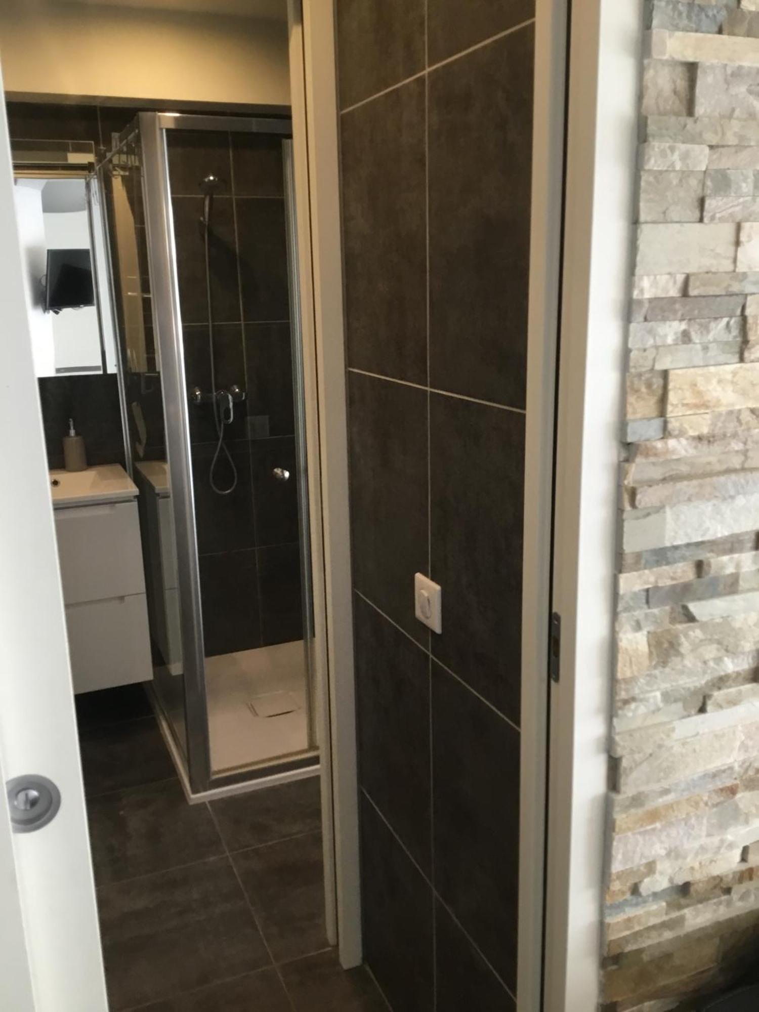 Elegant F2 With Comforts In Center Of Apartment *