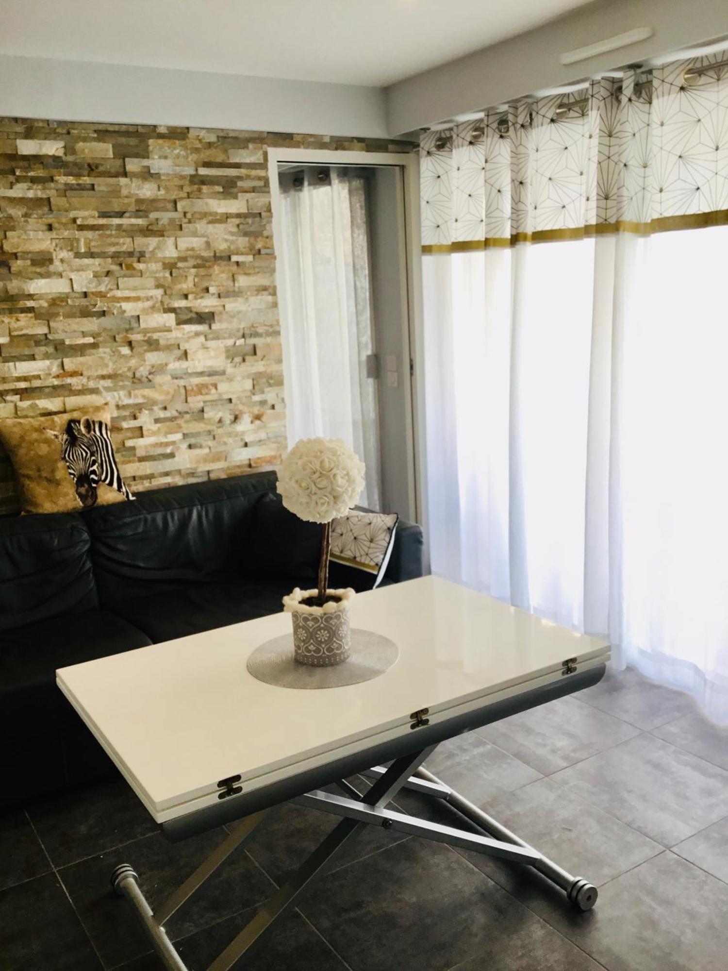 Elegant F2 With Comforts In Center Of Apartment