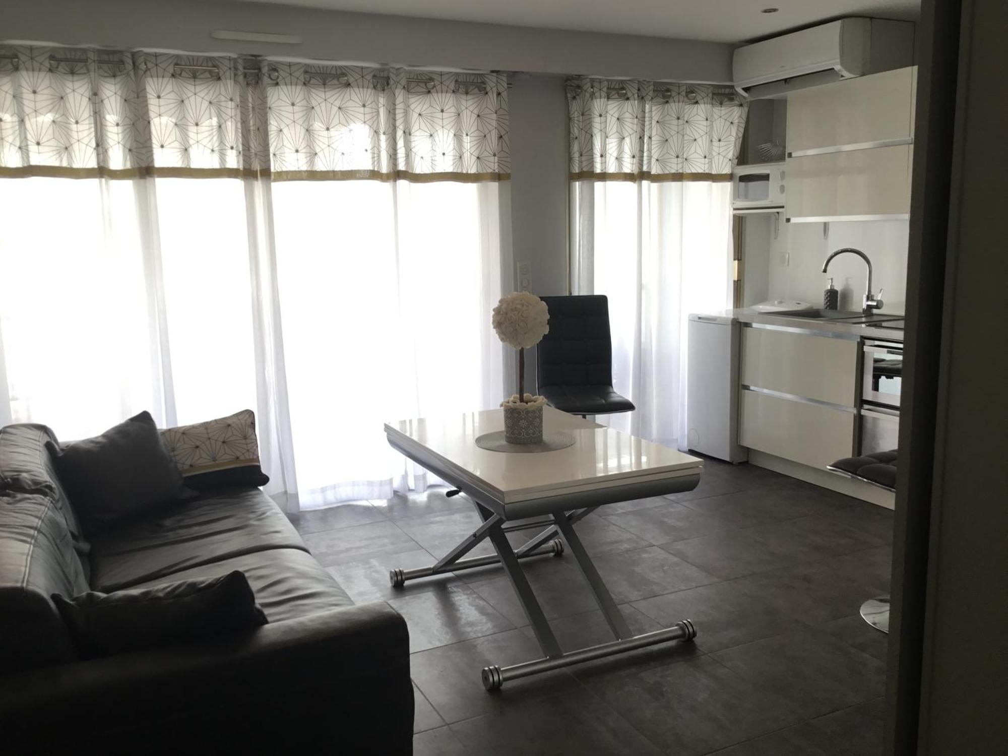 Apartment Elegant F2 With Comforts In Center Of Cannes