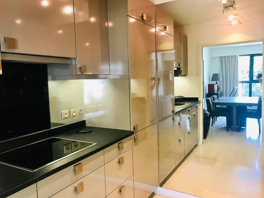 2 Pcs + Parking + Balcon + 1 Min Plages Apartment