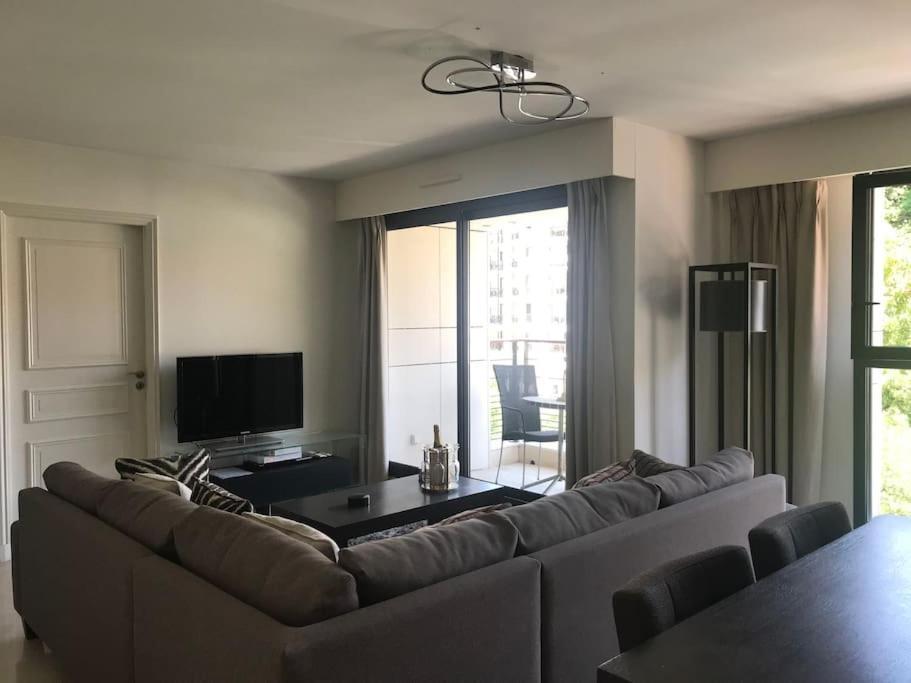 2 Pcs + Parking + Balcon + 1 Min Plages Apartment