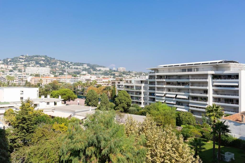 Palm Parking, Clim, Wifi 2' A Pieds Cannes