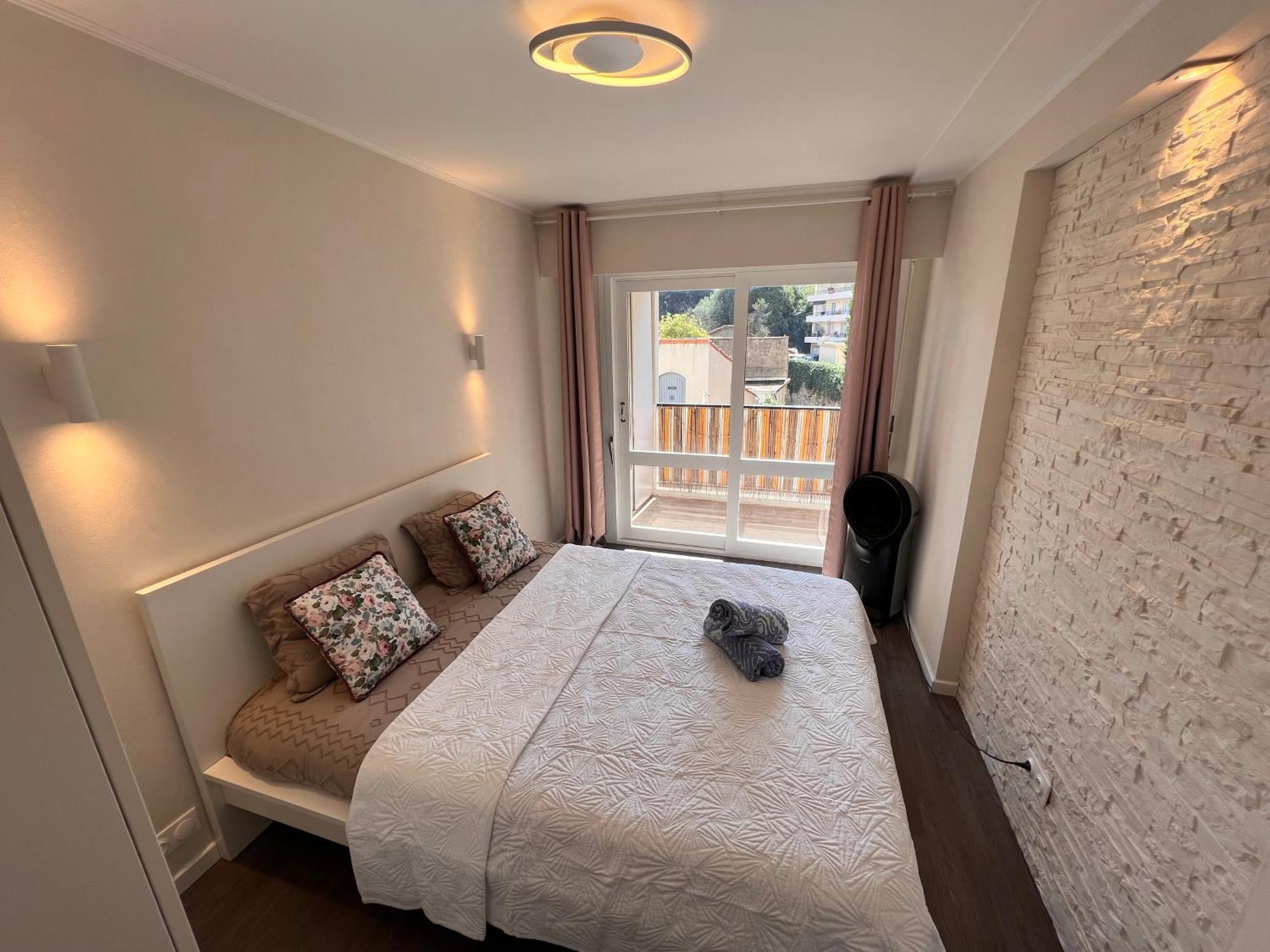 Les Arenes - Centre, 2 Pieces Recemment Renove De 45 M2 Avec Sa Terrasse De 10 M2 Cannes