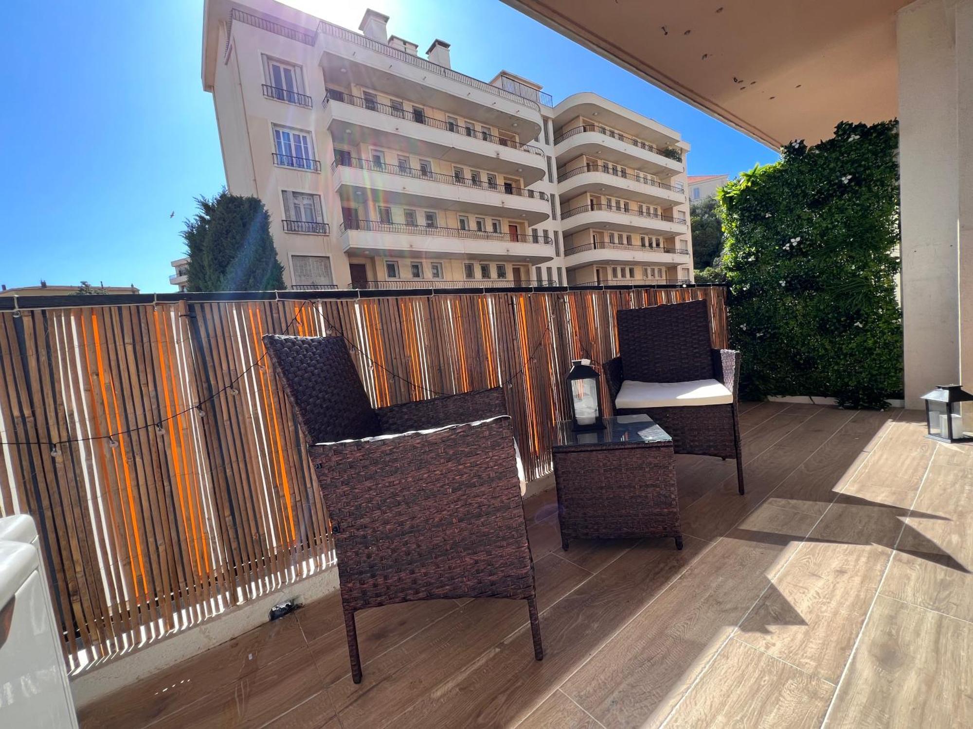 Les Arenes - Centre, 2 Pieces Recemment Renove De 45 M2 Avec Sa Terrasse De 10 M2 Cannes
