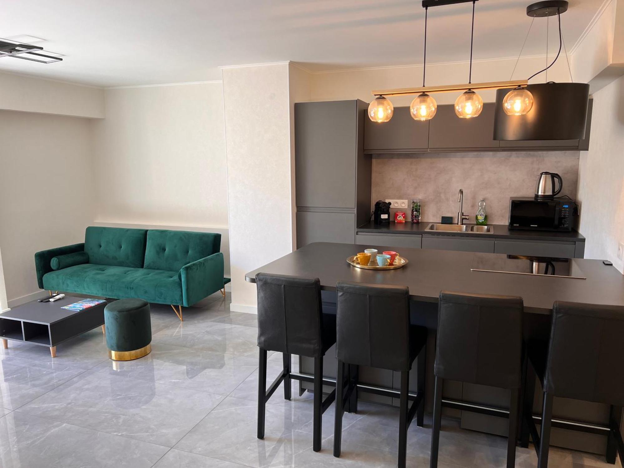 Les Arenes - Centre, 2 Pieces Recemment Renove De 45 M2 Avec Sa Terrasse De 10 M2 * Cannes