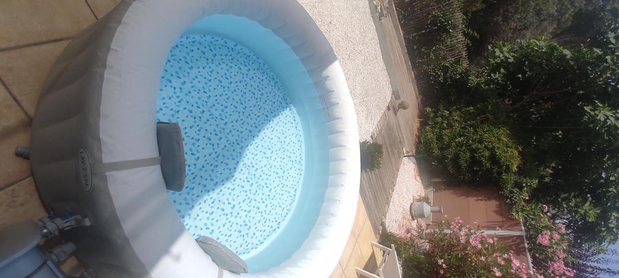 Croix Des Gardes - Piscine Partagee-