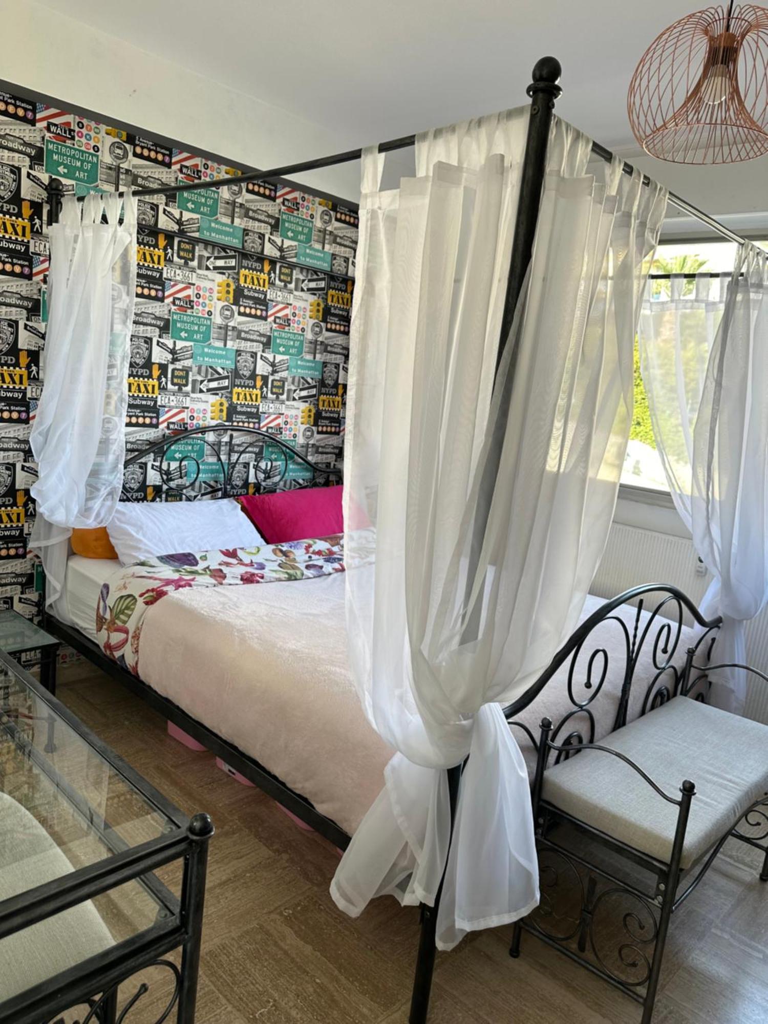 Apartment The Place ***** *