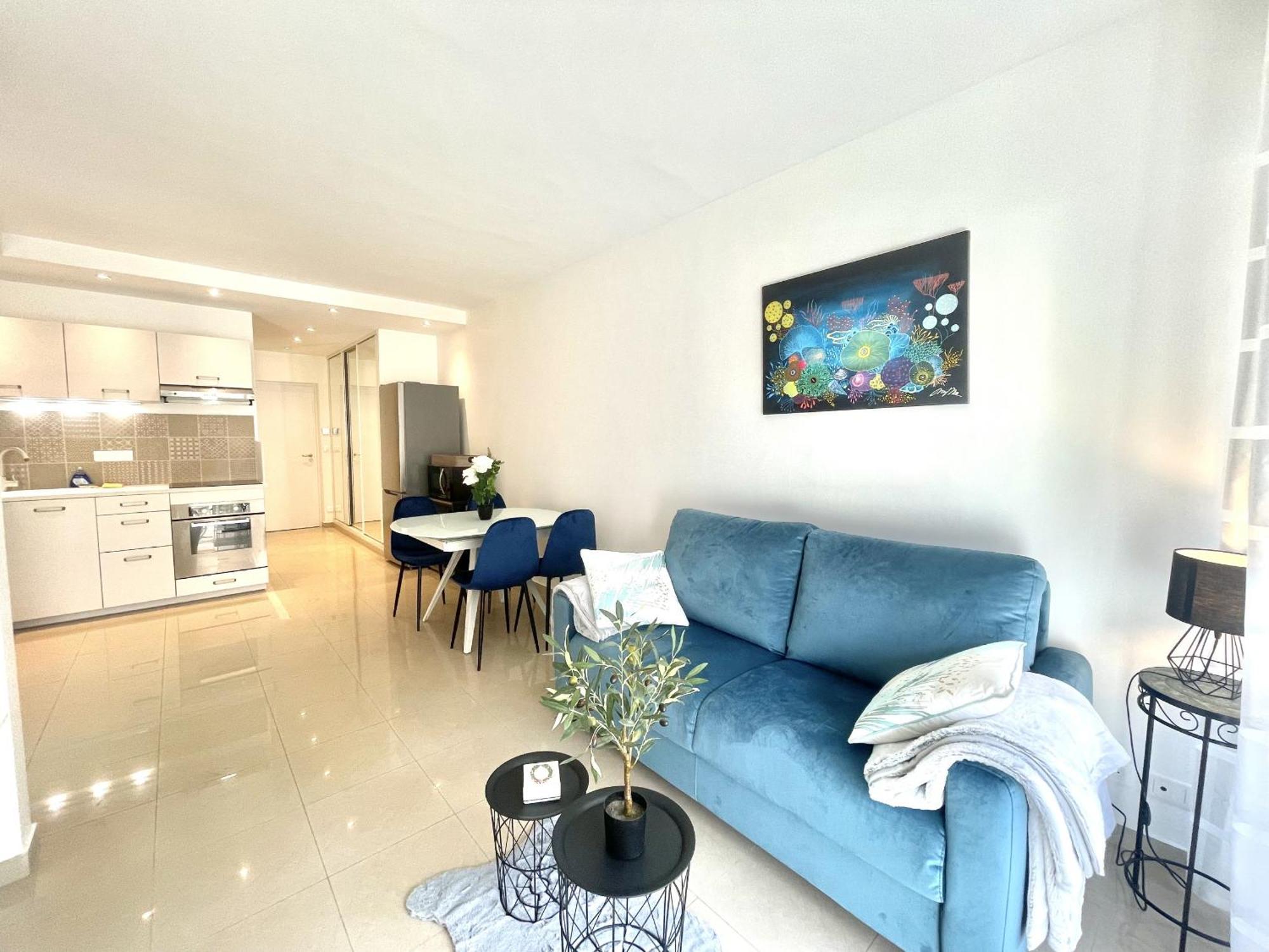 Colony 2 Cannes