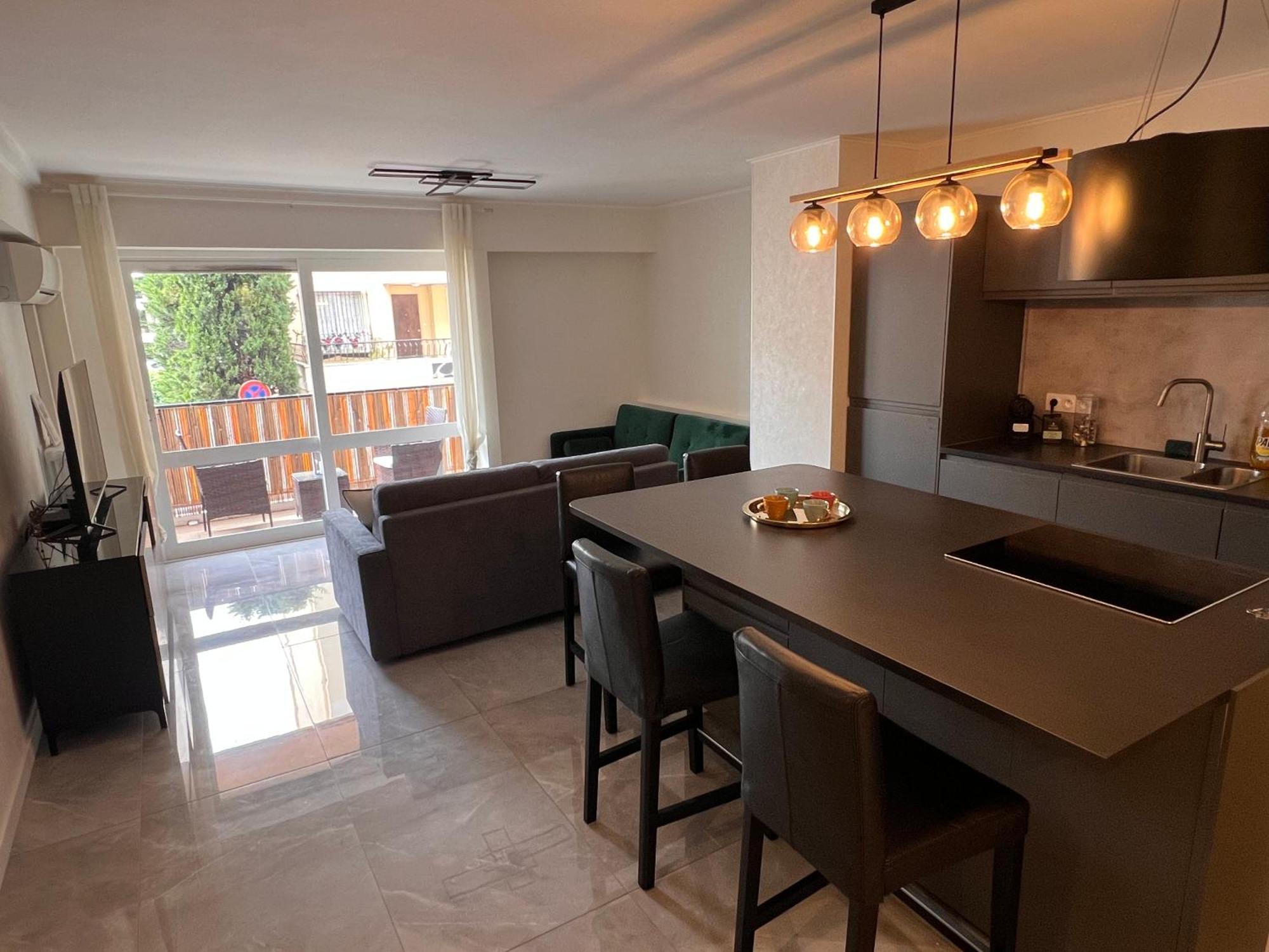 Les Arenes - Centre, 2 Pieces Recemment Renove De 45 M2 Avec Sa Terrasse De 10 M2