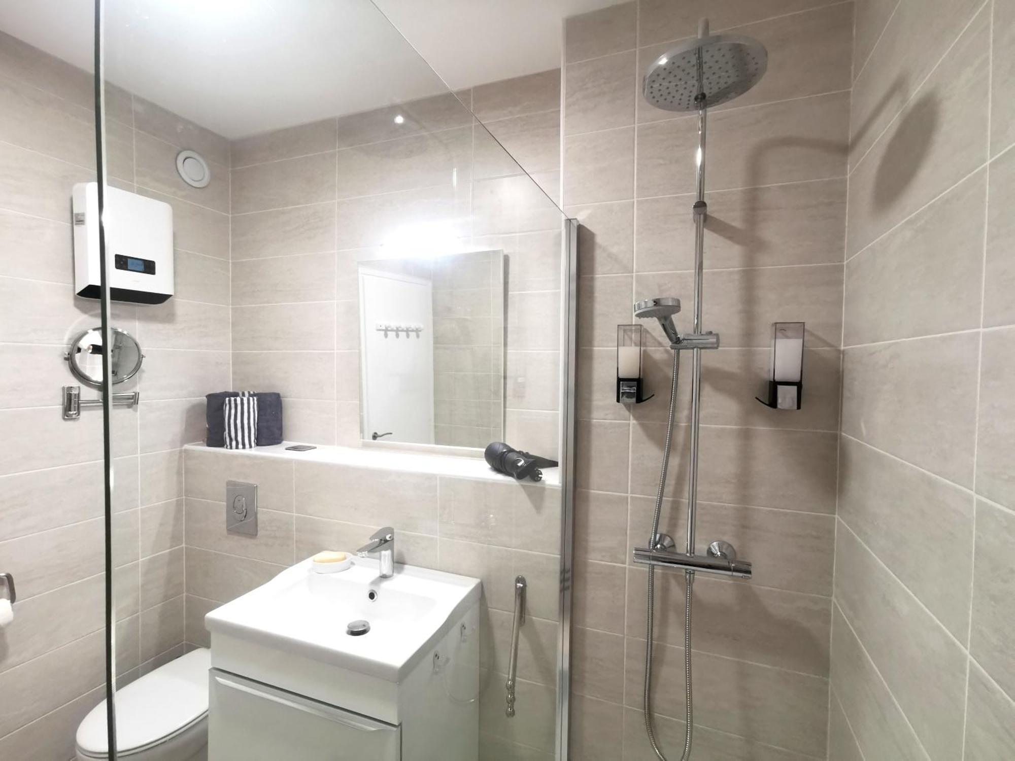 Apartment Magnifique Et Grand Studio, Piscine, Parking, Tres Calme De Standing
