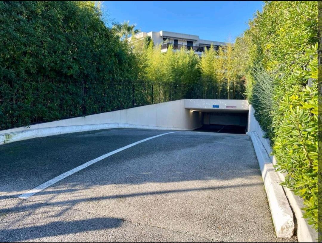 Magnifique Et Grand Studio, Piscine, Parking, Tres Calme De Standing *