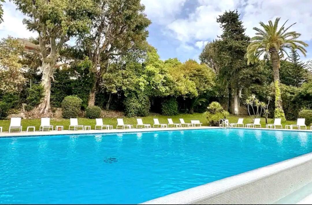 Magnifique Et Grand Studio, Piscine, Parking, Tres Calme De Standing