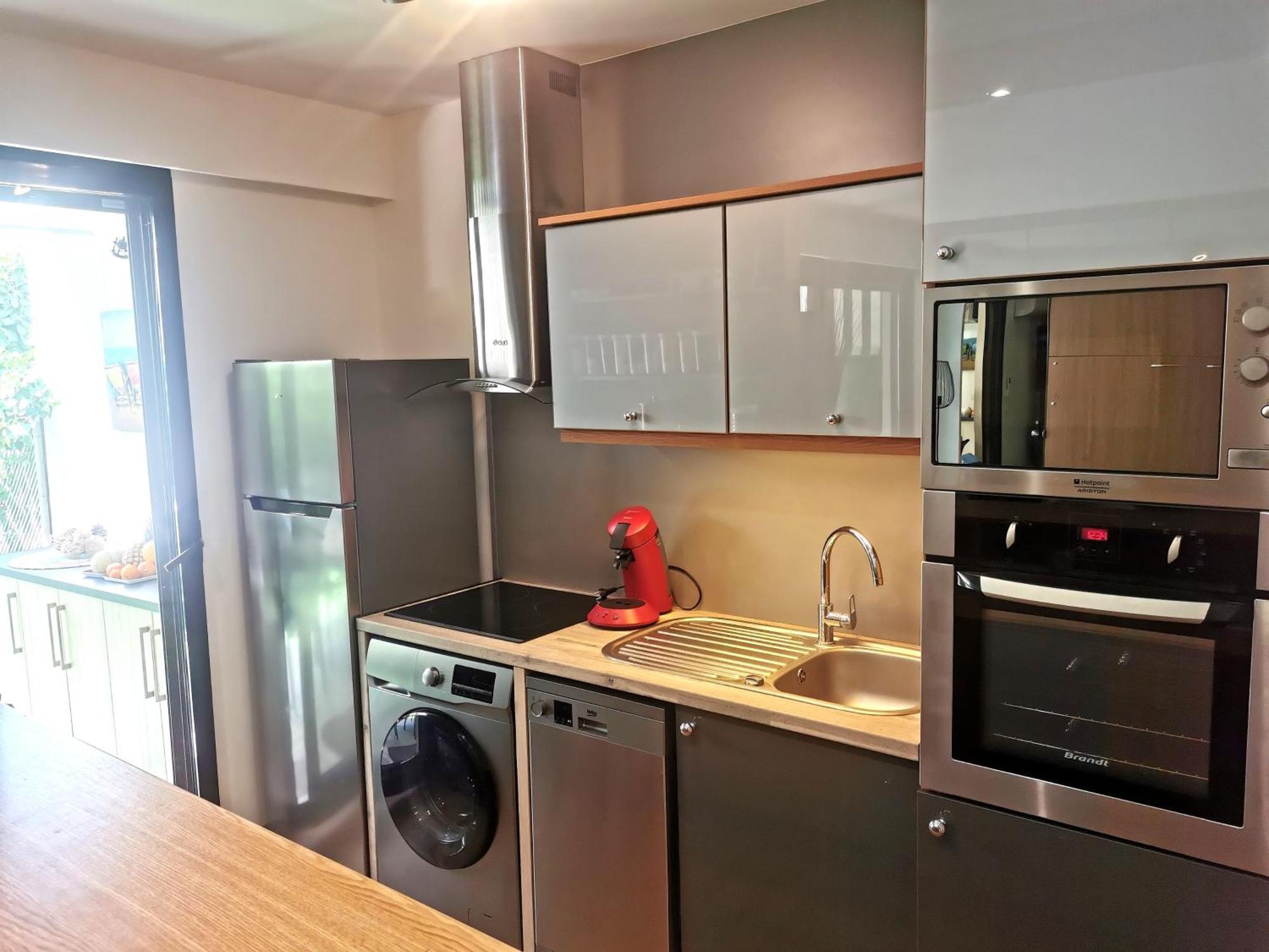 Magnifique Et Grand Studio, Piscine, Parking, Tres Calme De Standing Cannes