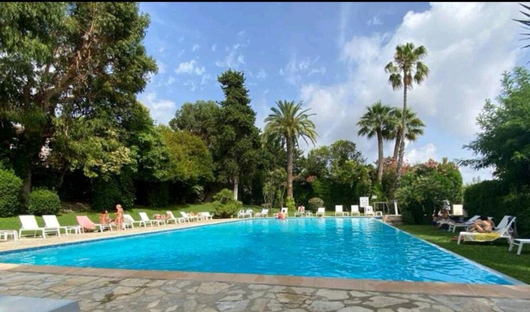 Magnifique Et Grand Studio, Piscine, Parking, Tres Calme De Standing