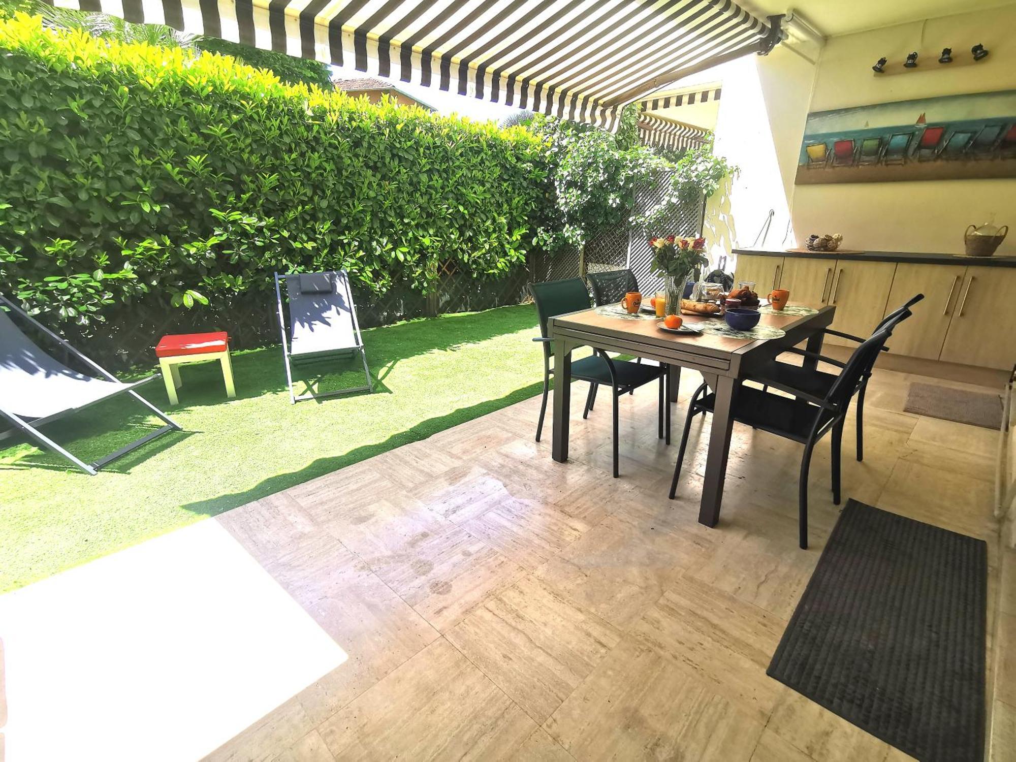 Magnifique Et Grand Studio, Piscine, Parking, Tres Calme De Standing