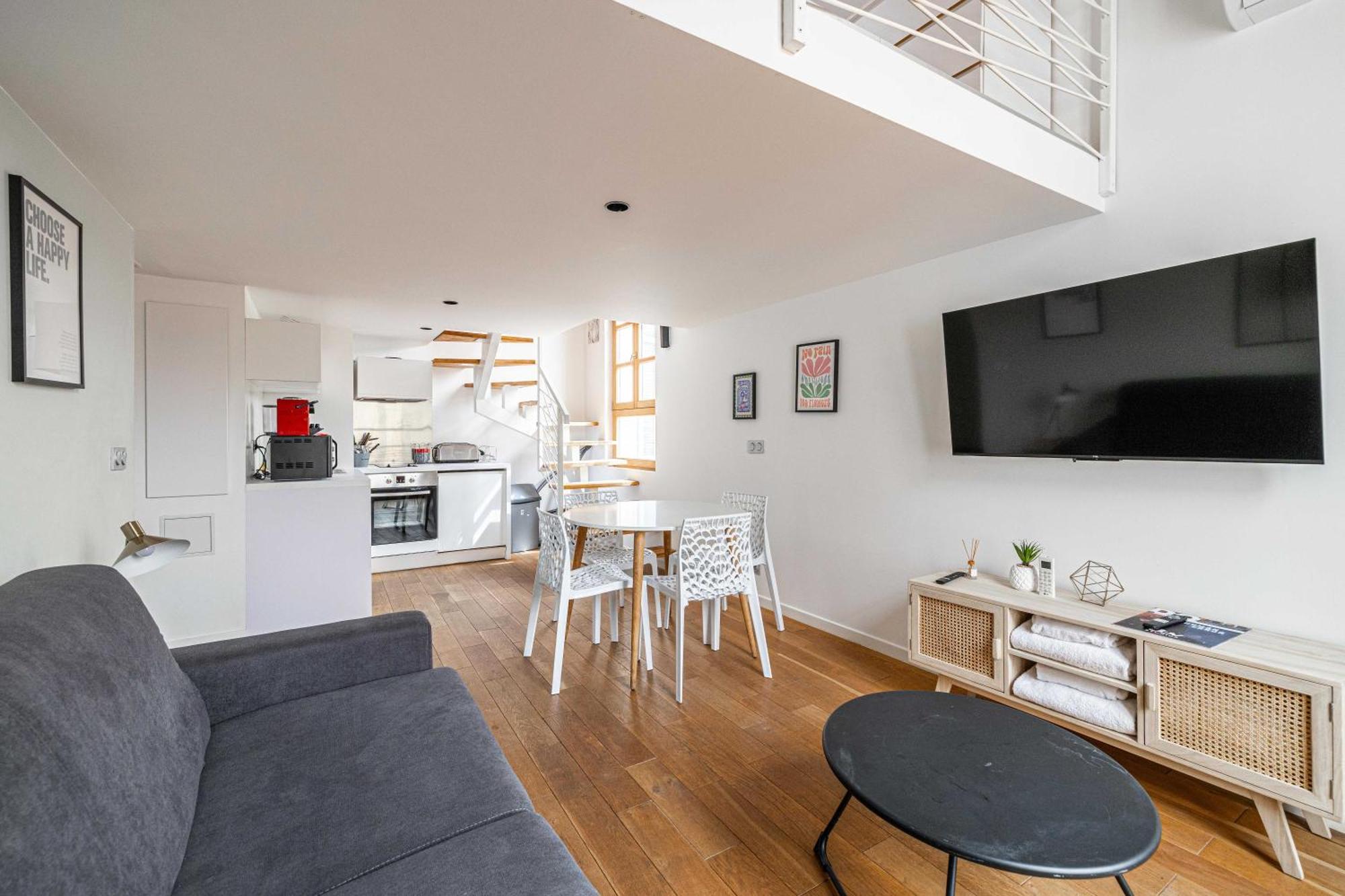 Apartment Large Duplex - Center - 1br4p *