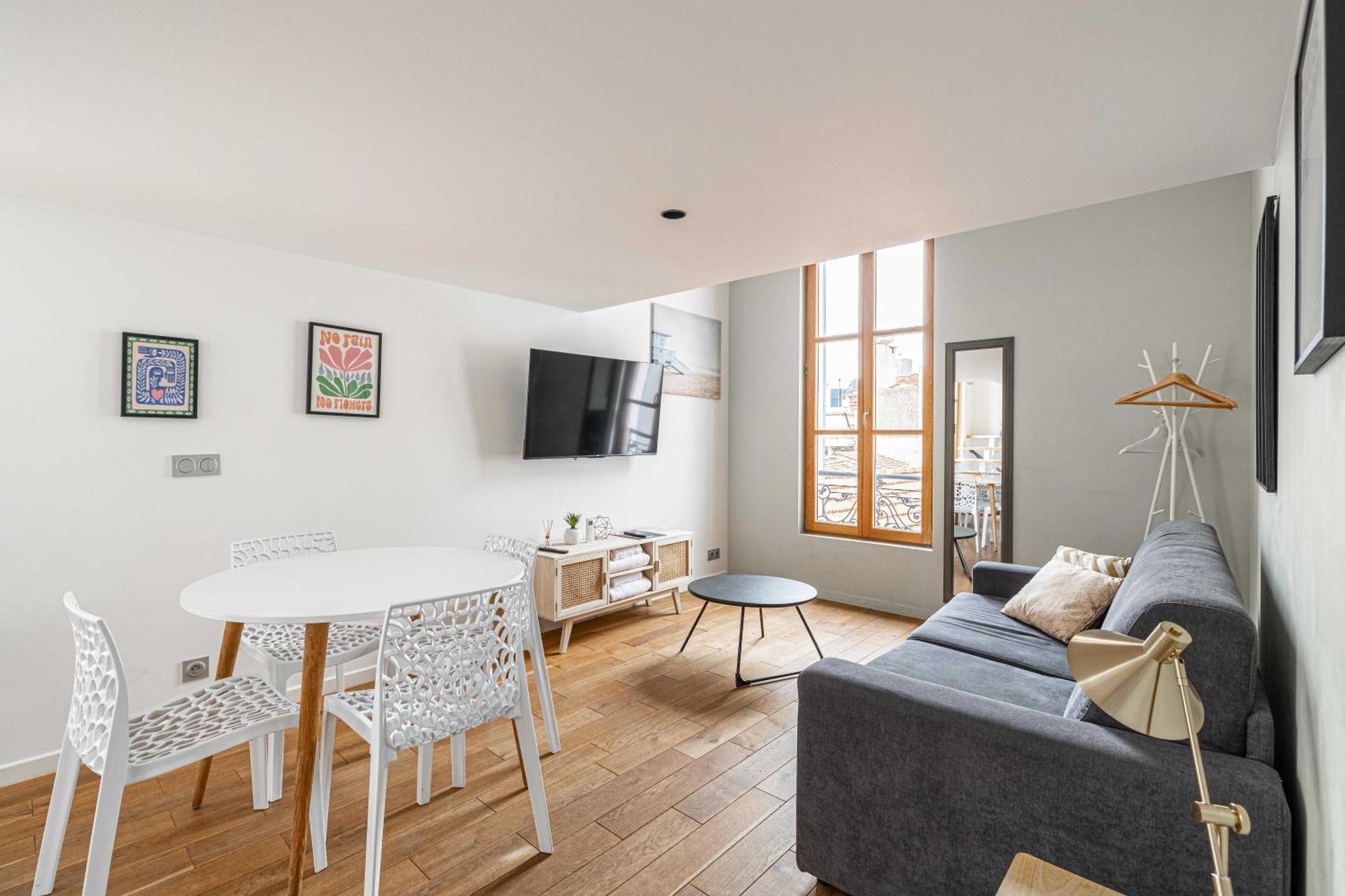 Apartment Large Duplex - Center - 1br4p *