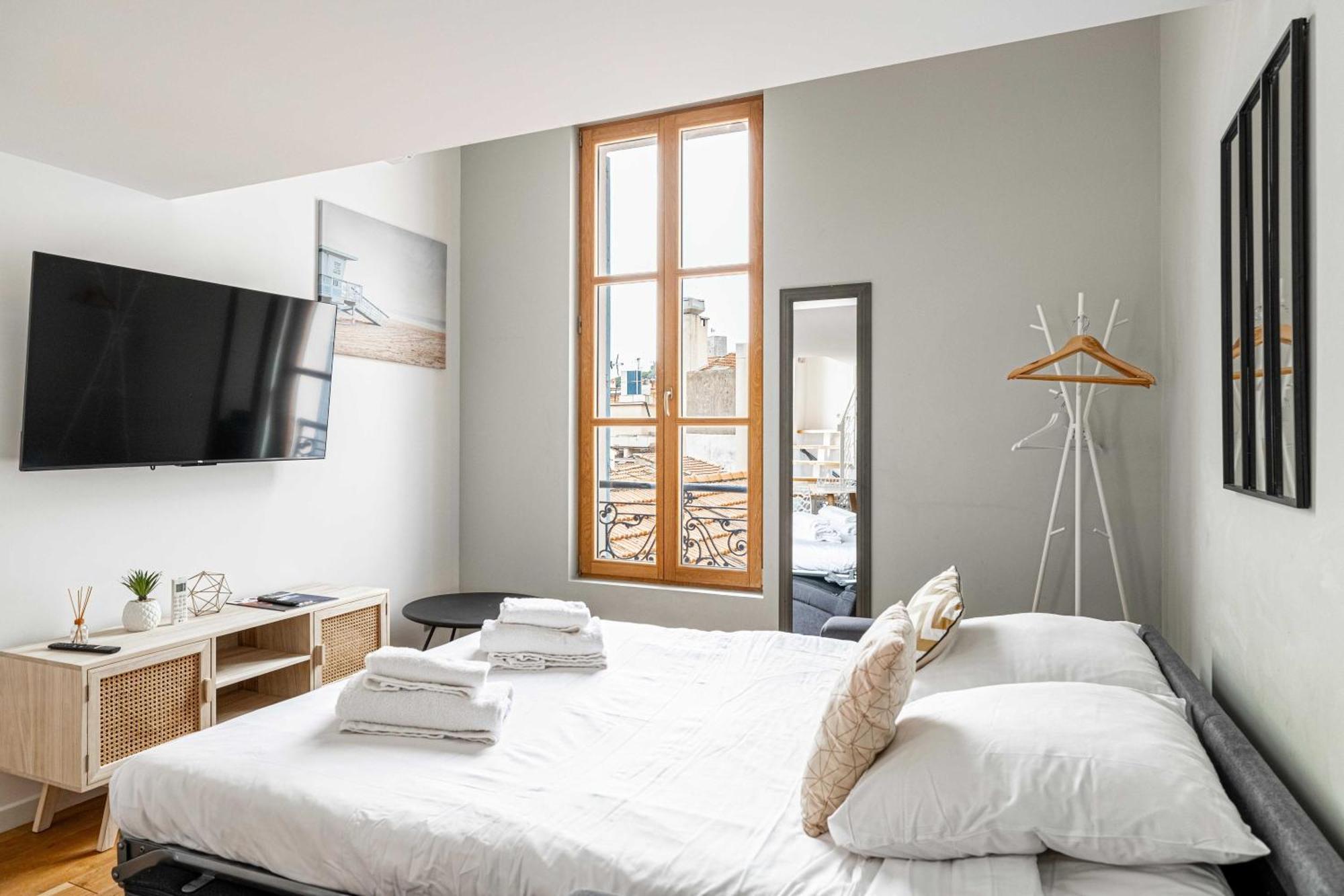 Large Duplex - Center - 1br4p *