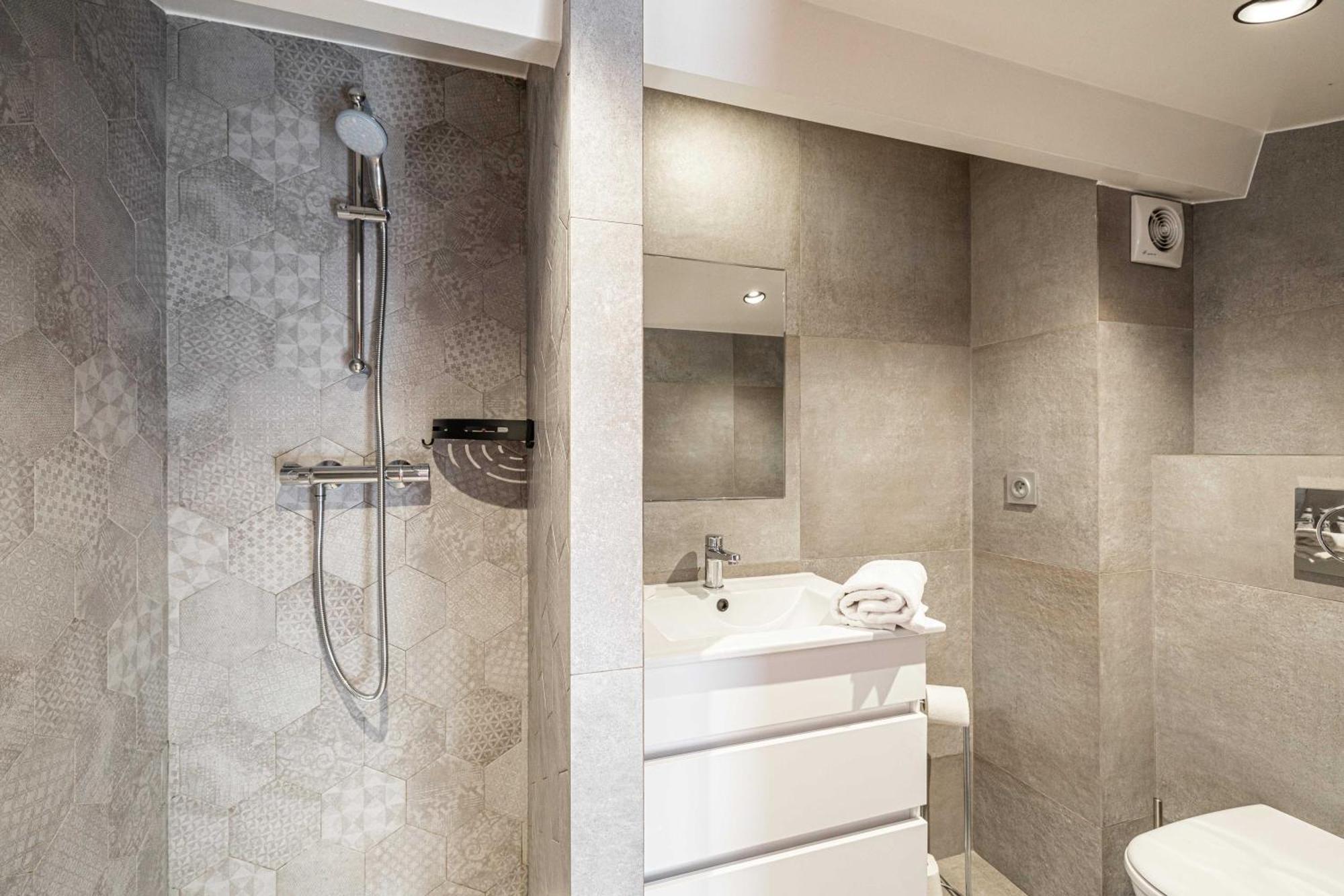 Large Duplex - Center - 1br4p *